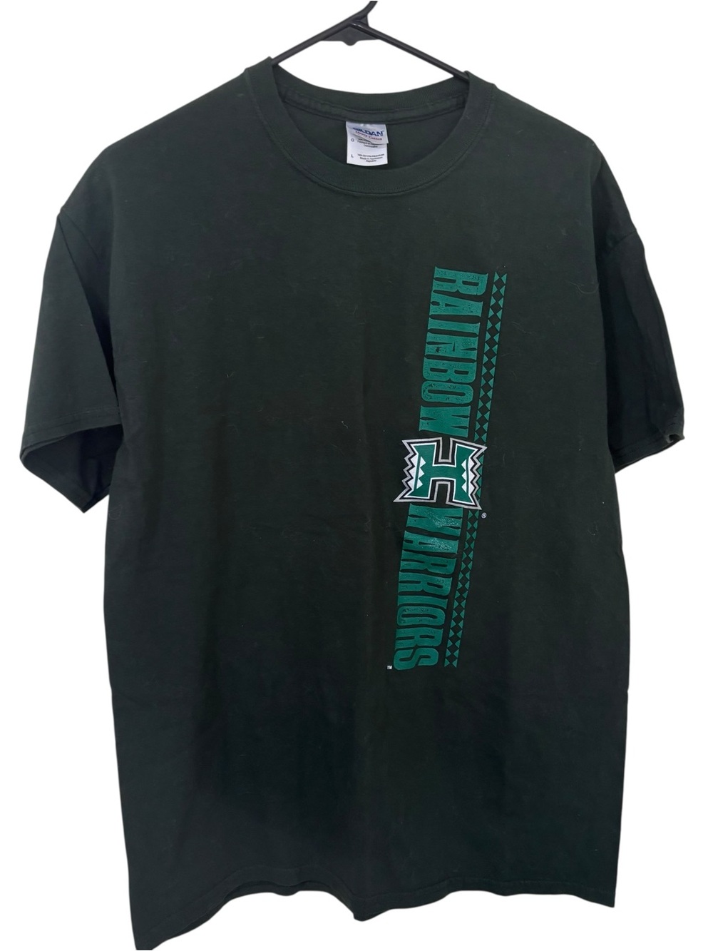 Gildan 100% cotton University of Hawaii Rainbow Warriors dark green t-Shirt L